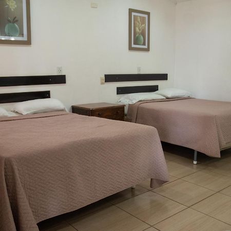 Hotel La Colonia Retalhuleu Zewnętrze zdjęcie