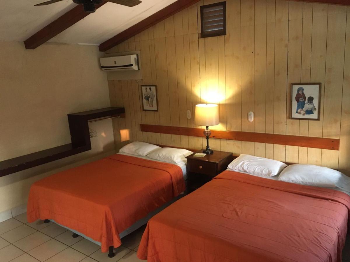 Hotel La Colonia Retalhuleu Zewnętrze zdjęcie